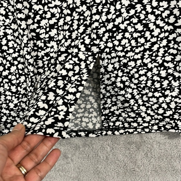 NEW Vince Camuto Womens L Printed Split-Back Key Rich Black Small Floral Multi - Picture 9 of 10